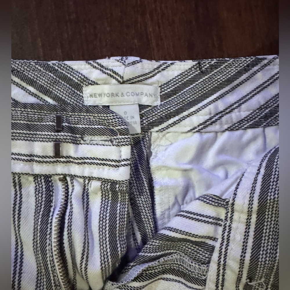 New York & Company Women's Shorts- 0 - Picture 2 of 4